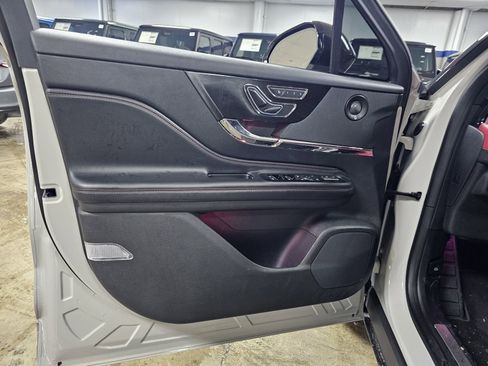 Used 2023 Lincoln Corsair Reserve w/ Equipment Group 202A image 10