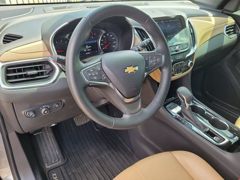 Used 2024 Chevrolet Equinox Premier AWD/4WD image 16