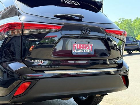 Used 2023 Toyota Highlander L FWD image 8