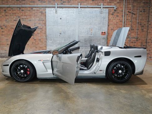 Used 2008 Chevrolet Corvette Convertible w/ Preferred Equipment Group RWD image 26