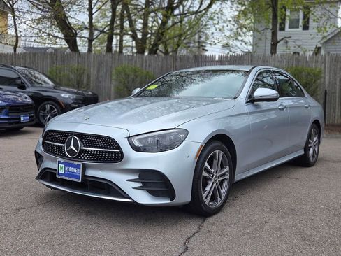 Used 2022 Mercedes-Benz E 350 4MATIC Sedan image 2