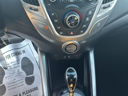 Used 2017 Hyundai Veloster FWD image 21