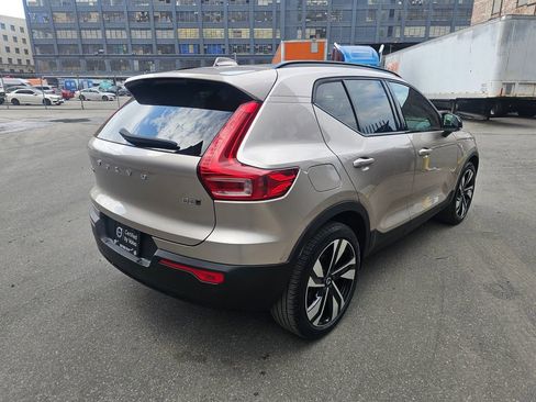 Certified 2023 Volvo XC40 B5 Plus w/ Climate Package image 4