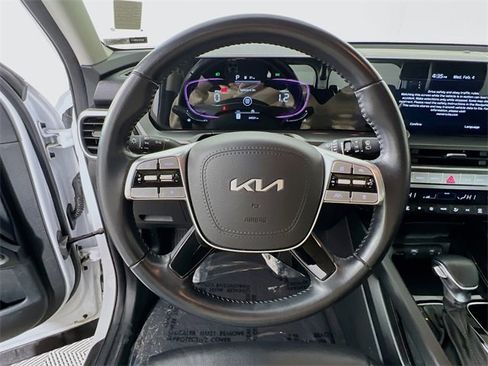Used 2023 Kia Telluride S image 12