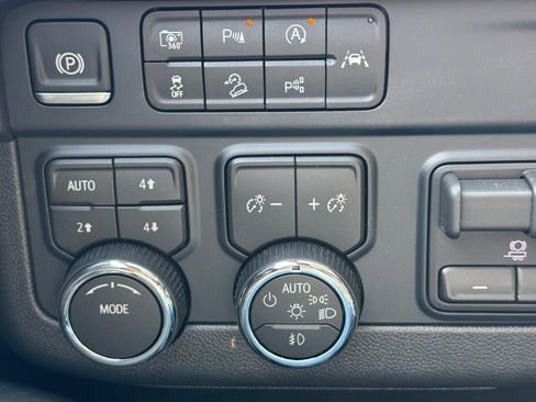 New 2026 Chevrolet Suburban Premier AWD/4WD image 24