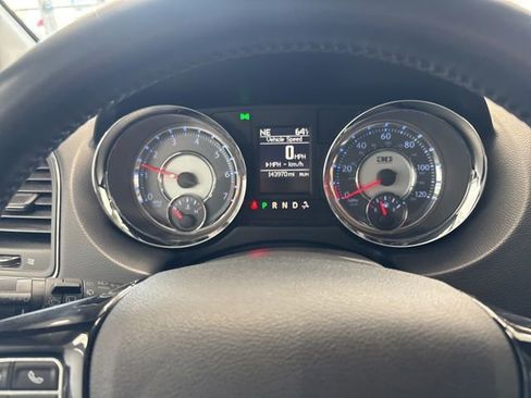 Used 2014 Chrysler Town & Country Touring-L FWD image 30