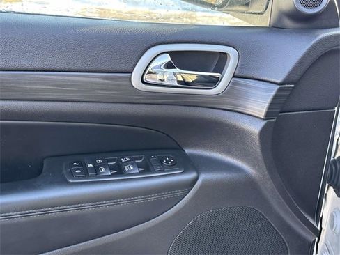 Certified 2019 Jeep Grand Cherokee Laredo image 13