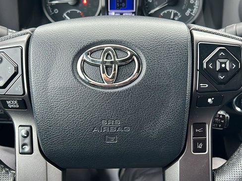 Used 2020 Toyota Tacoma TRD Sport image 28