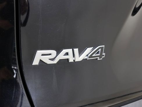 Used 2022 Toyota RAV4 XLE image 32