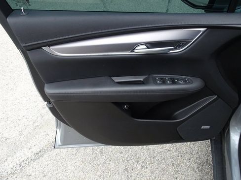 Certified 2024 Cadillac XT5 Luxury w/ LPO, Floor Liner Package AWD/4WD image 11