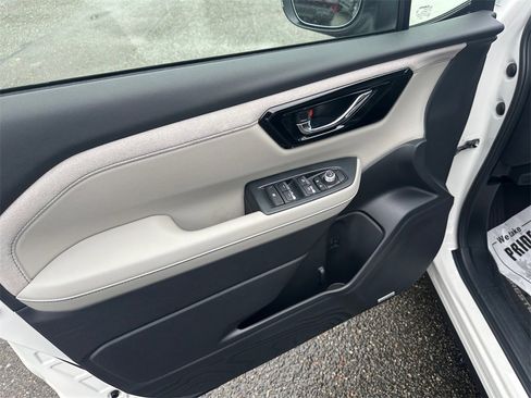 Certified 2025 Subaru Forester Limited w/ Popular Package #1 image 11