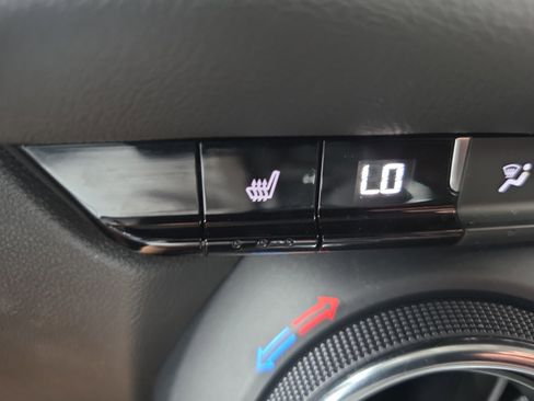 Used 2025 Chevrolet Blazer LT FWD image 23