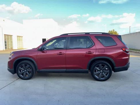Used 2023 Honda Pilot Sport image 3