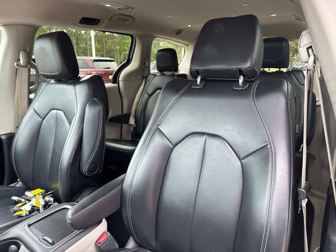 Certified 2023 Chrysler Pacifica Touring-L FWD image 20