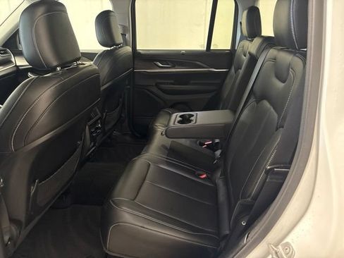 Used 2023 Jeep Grand Cherokee Limited w/ Luxury Tech Group II AWD/4WD image 43
