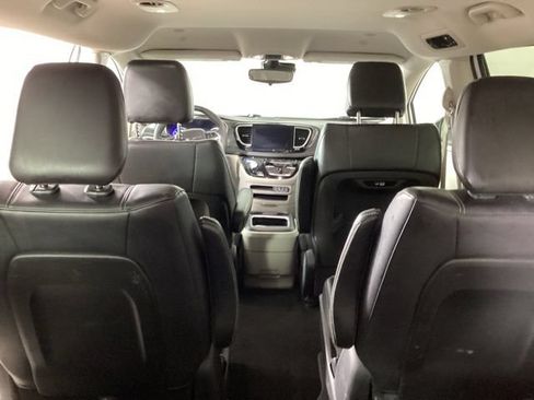Used 2024 Chrysler Pacifica Limited FWD image 23