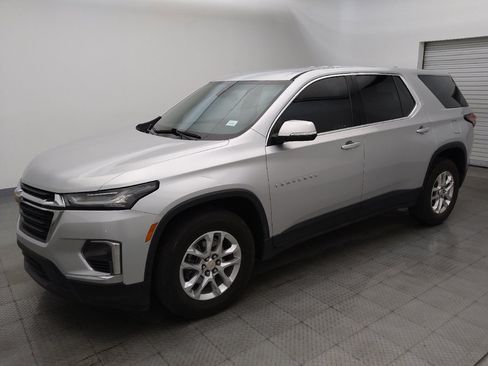 Used 2022 Chevrolet Traverse LS FWD image 2