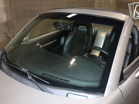 Used 2004 Chevrolet SSR w/ Preferred Equipment Group RWD image 24