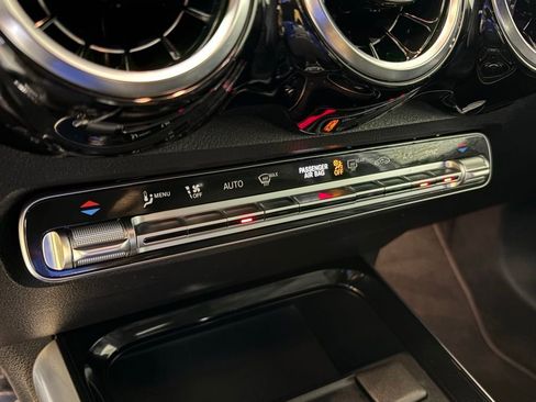 Used 2022 Mercedes-Benz GLB 250 image 29