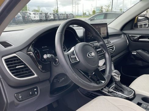 Used 2021 Kia Seltos SX w/ SX Sunroof Package image 10
