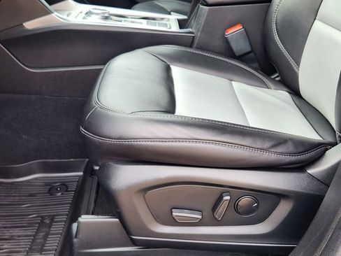 Used 2023 Ford Explorer XLT w/ Equipment Group 202A image 25