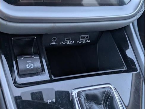 Used 2023 Subaru Outback Premium AWD/4WD image 16