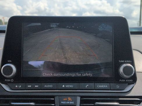 Used 2025 Nissan Altima 2.5 SV FWD image 17