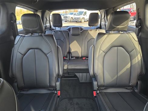 New 2026 Chrysler Pacifica Select w/ S Appearance Package image 24