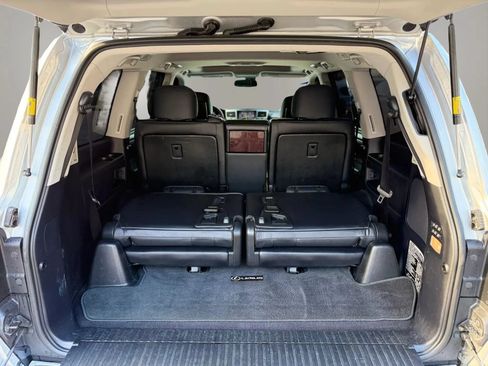 Used 2013 Lexus LX 570 4WD w/ Luxury Pkg image 11