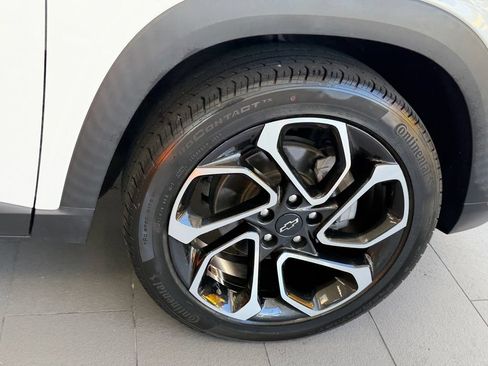 Certified 2024 Chevrolet Trax RS w/ Sunroof Package FWD image 16