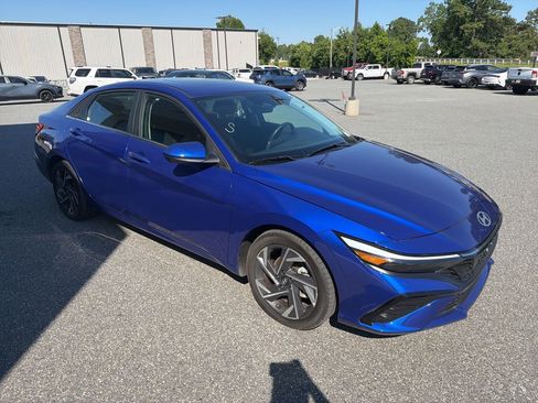 Used 2024 Hyundai Elantra SEL w/ Convenience Package FWD image 9