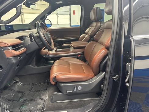 Used 2025 Lincoln Navigator L Reserve AWD/4WD image 10