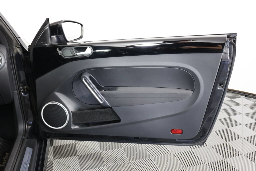 Used 2012 Volkswagen Beetle 2.0T FWD image 18