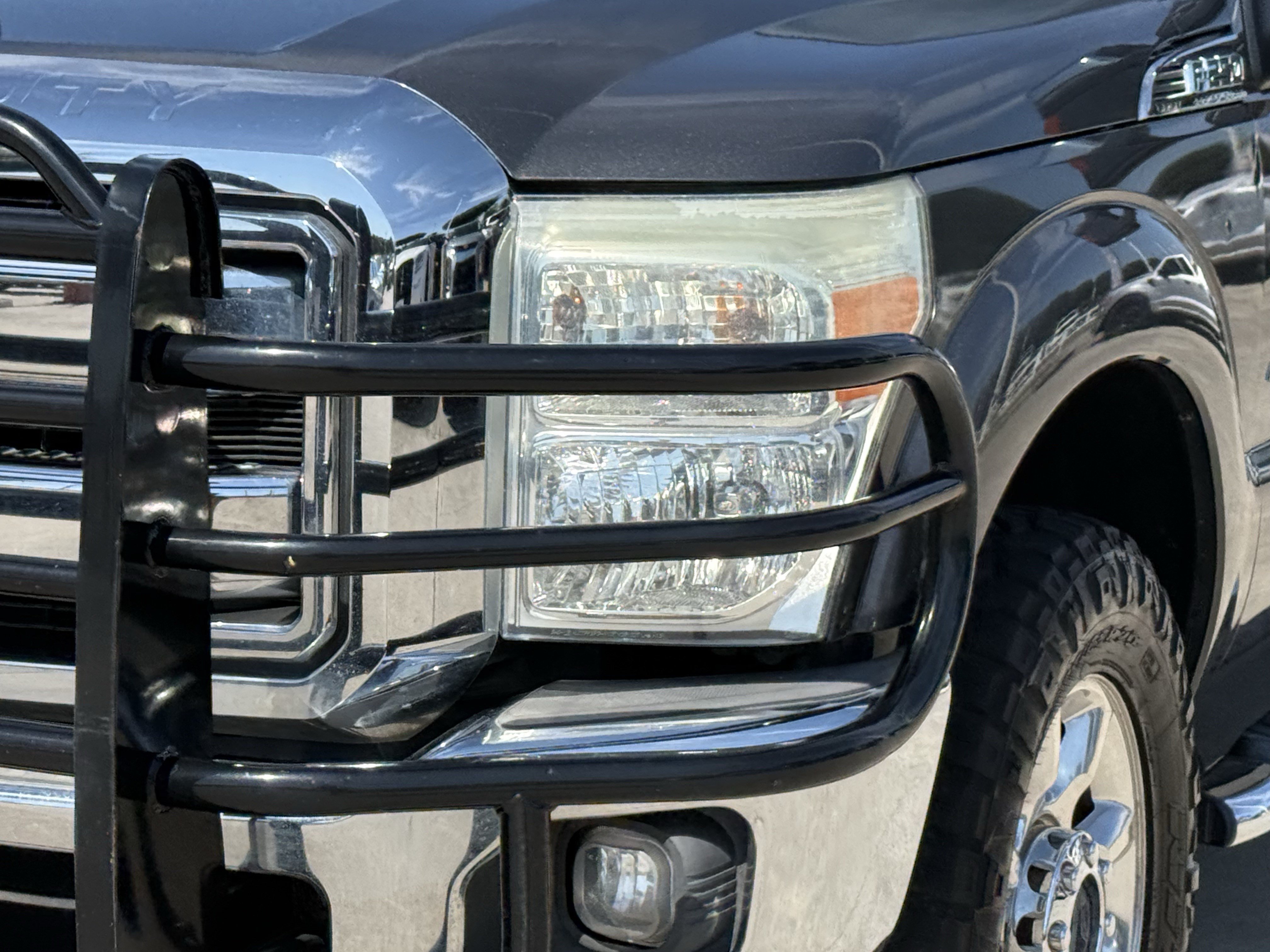 Used 2015 Ford F250 Lariat w/ Lariat Interior Package AWD/4WD image 11
