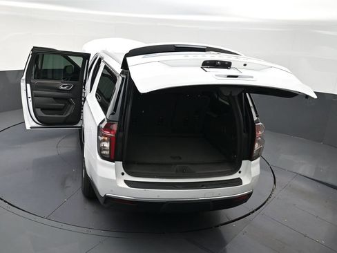 Used 2022 Chevrolet Suburban LS image 32