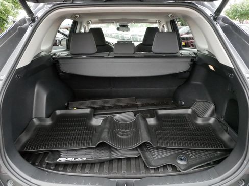 Used 2020 Toyota RAV4 XLE w/ Convenience Package AWD/4WD image 18