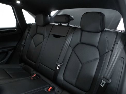 Certified 2026 Porsche Macan AWD/4WD image 38