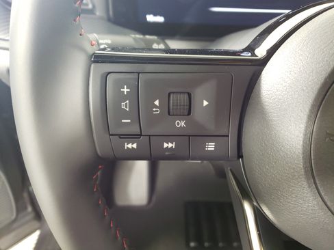 New 2026 Nissan Kicks SR w/ Cold Weather Package image 17