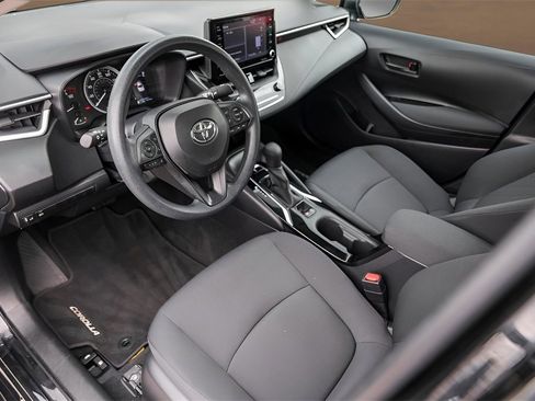 Used 2022 Toyota Corolla LE image 14