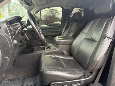 Used 2008 GMC Sierra 2500 SLE w/ SLE2 Preferred Package AWD/4WD image 16