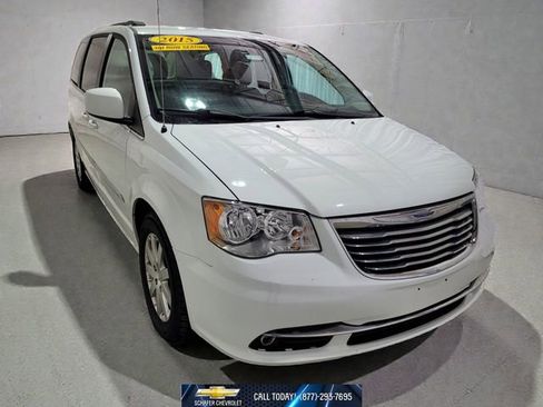Used 2015 Chrysler Town & Country Touring w/ Driver Convenience Group image 13