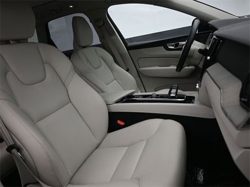 Used 2023 Volvo XC60 B5 Plus w/ Protection Package Premier image 34