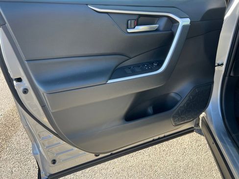 Used 2024 Toyota RAV4 SE image 18