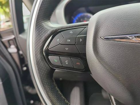 Used 2019 Chrysler Pacifica Limited w/ Advanced Safetytec Group FWD image 17
