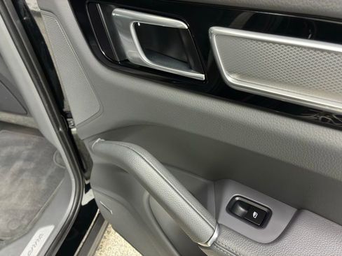 Used 2022 Porsche Cayenne Platinum Edition image 52