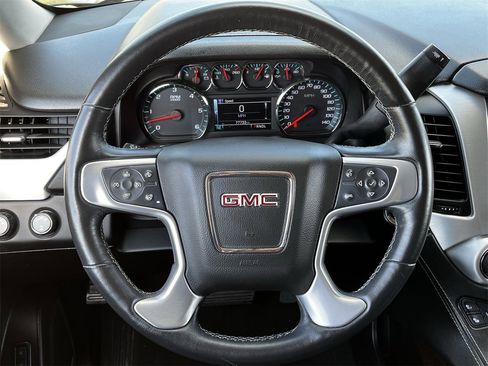 Used 2017 GMC Yukon SLT image 11