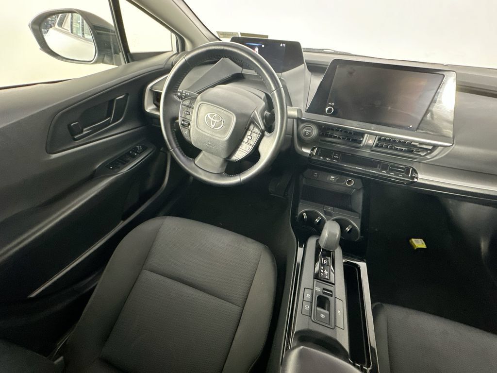 Used 2025 Toyota Prius LE FWD image 9