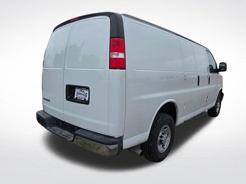 Used 2022 Chevrolet Express 2500 w/ Driver Convenience Package RWD image 5