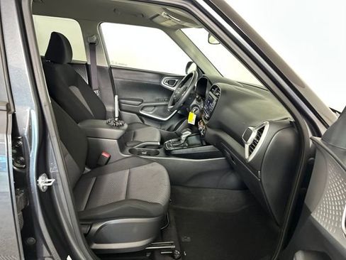 Used 2023 Kia Soul LX w/ LX Technology Package image 28