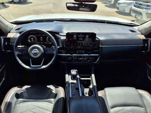 Used 2023 Nissan Pathfinder Platinum FWD image 11